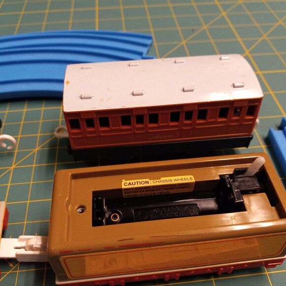 TOMY Engine Molly, tender, Annie, Clarabell Train - Picture 7 of 11